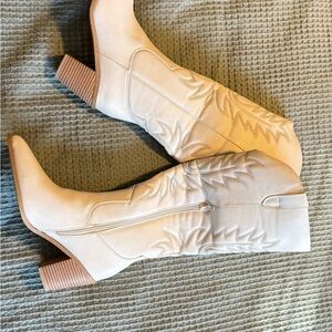 Elila Cream Heeled Western Boots